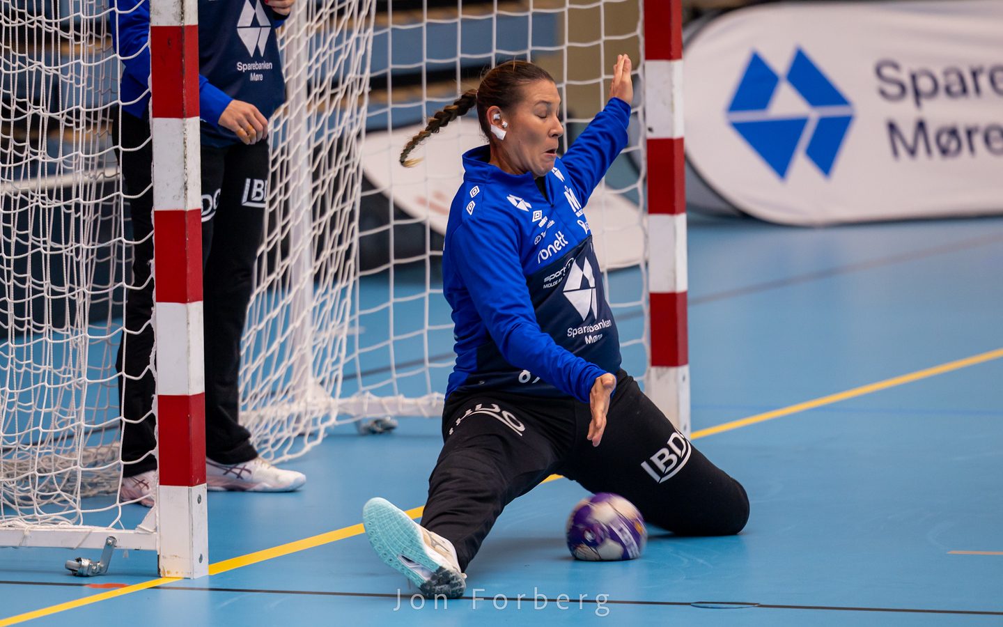 Målvakt Sakura med nok en flott kamp, ble kåret til lagets beste i andre bortekamp på rad. Foto: Jon Forberg